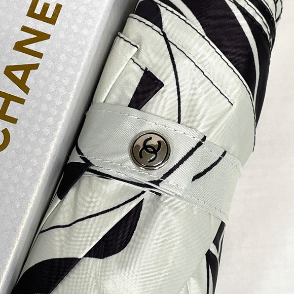 Chanel Umbrella Black & White New In Box VIP - Picture 5 of 10